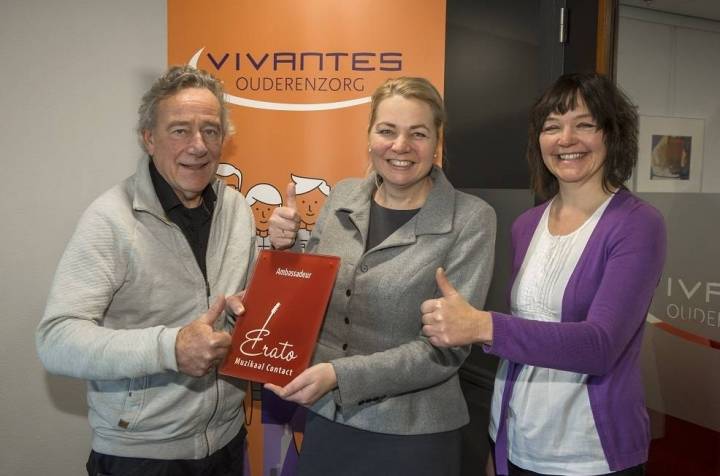 Foto © 2019 Vivantes – v.l.n.r.: Jos van Hoof (Bestuur Stichting Erato), Karin Veltstra (Raad van Bestuur Vivantes), Renate Dirks (vrijwilliger bij Vivantes voor Stichting Erato)